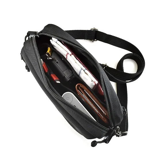 電鍍風格輕盈斜背包