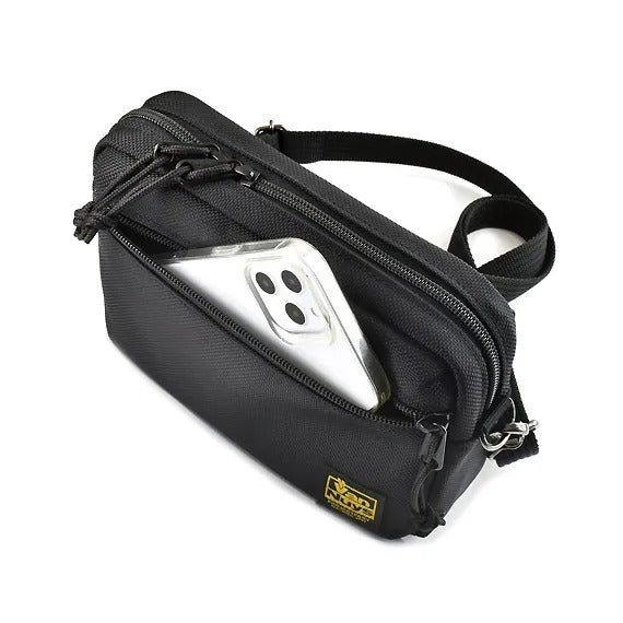 電鍍風格輕盈斜背包