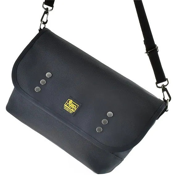 輕盈版雙扣郵差包