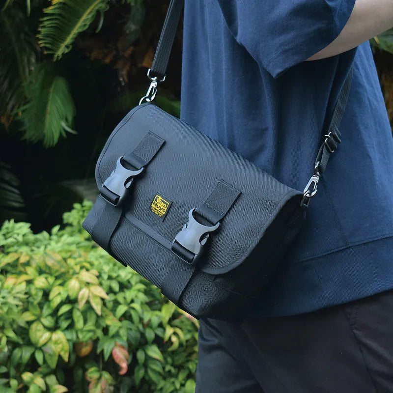 輕盈版雙扣郵差包