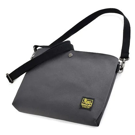 薄身輕盈版斜背包