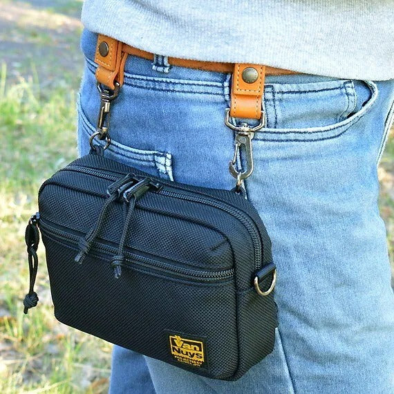 電鍍風格輕盈斜背包