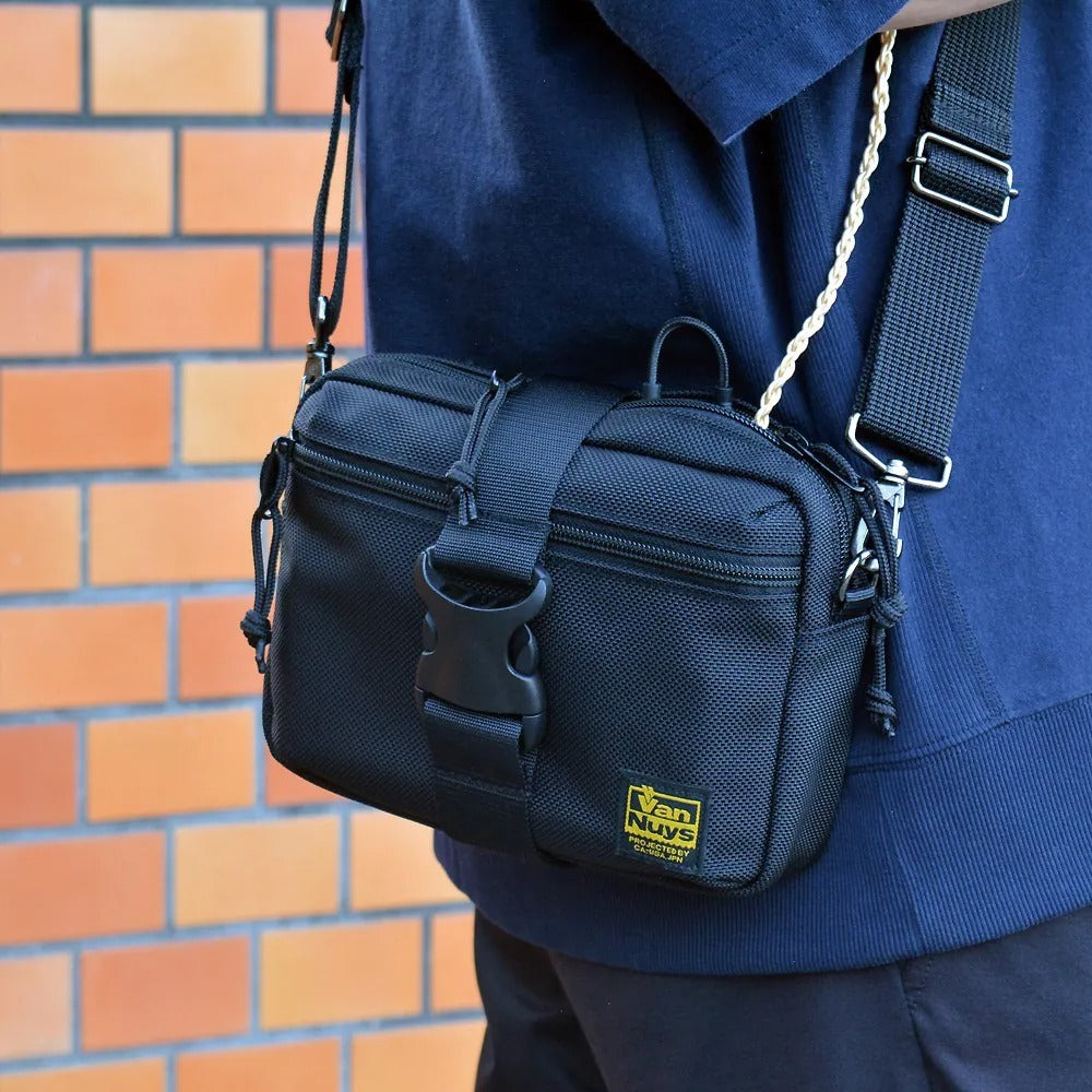 E564 輕盈版扣環斜背包